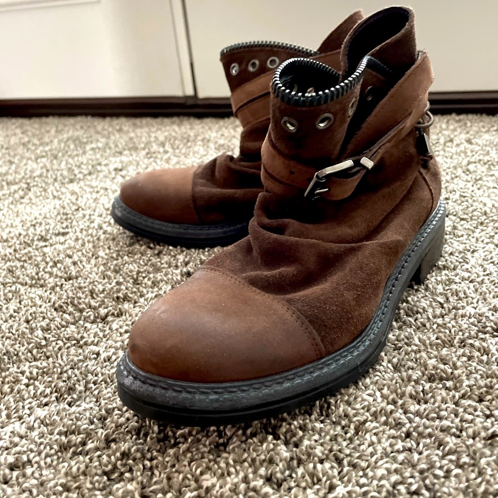 Free People moto boot Zac Ruched suede leather **Like new condition**